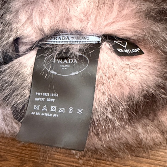 NWT Prada Re-Nylon Faux-Fur Trim Bucket Hat in Black and Pink - Picture 9 of 9